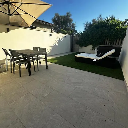 Luxury Collection Sea Jacuzzi Apartment *
